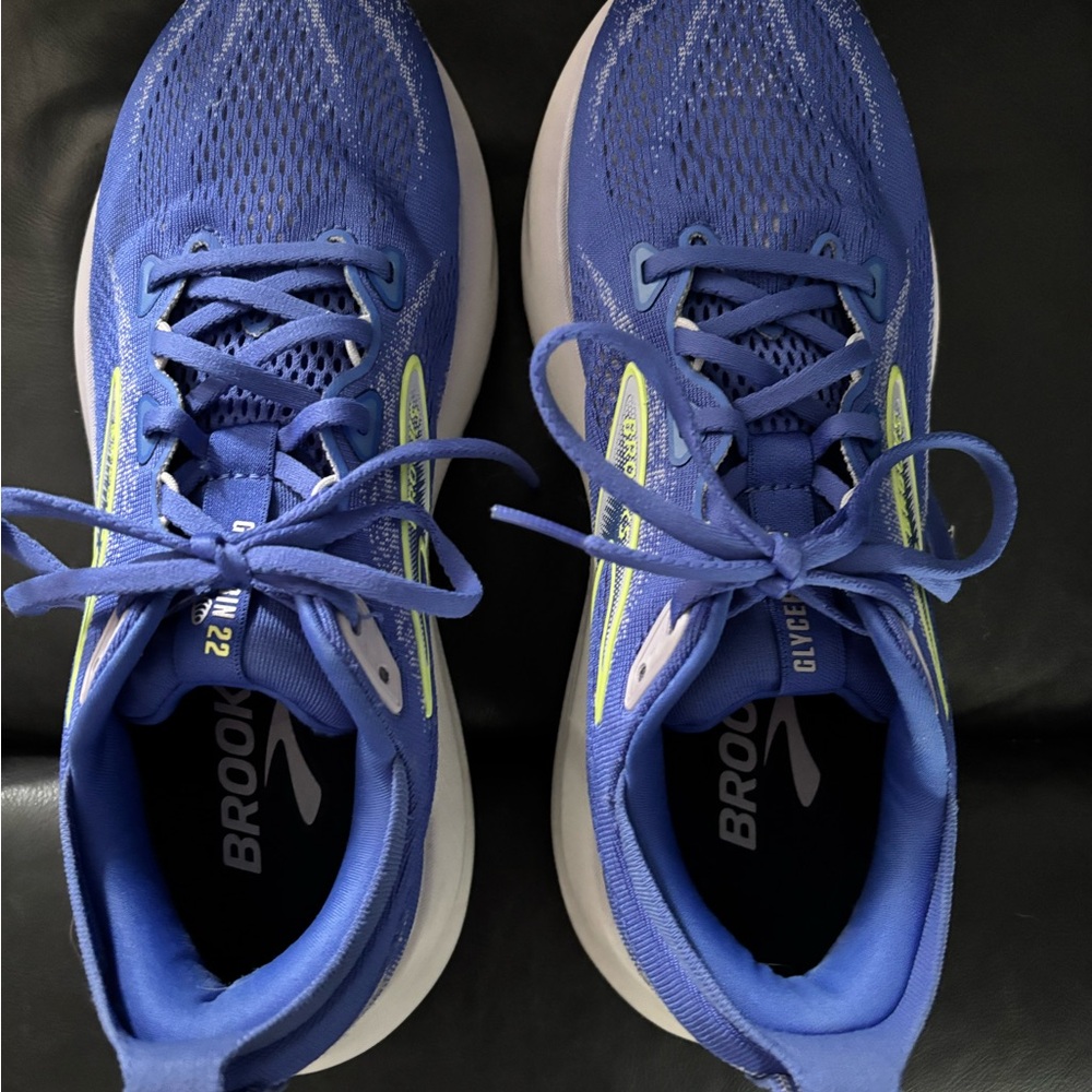 Like New Brooks Wonen’s Glycerin 22 Running Shoes - Picture 2 of 6